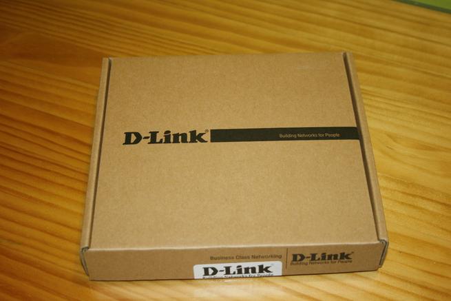 Frontal de la caja de la tarjeta de red D-Link DXE-820T