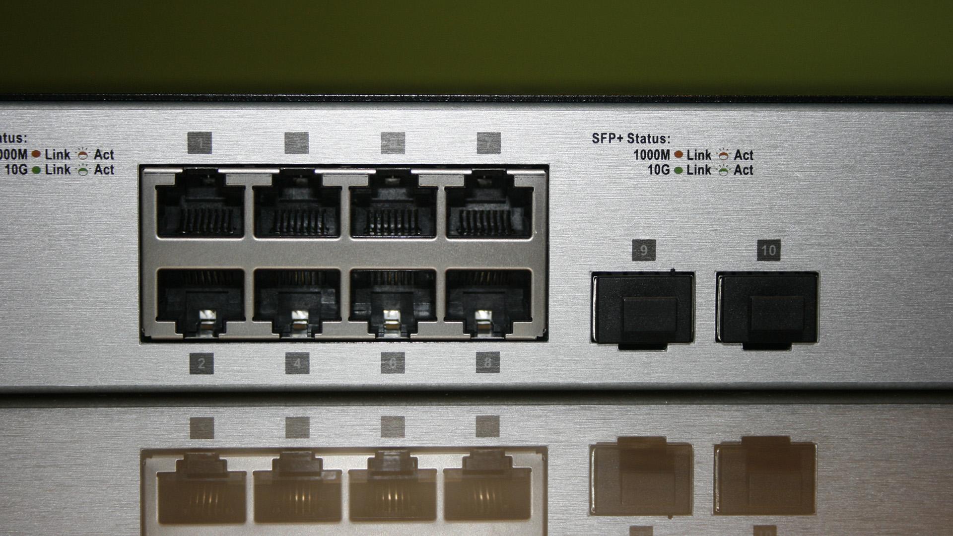 Detalle de los puertos 10G del switch D-Link DXS-1100-10TS
