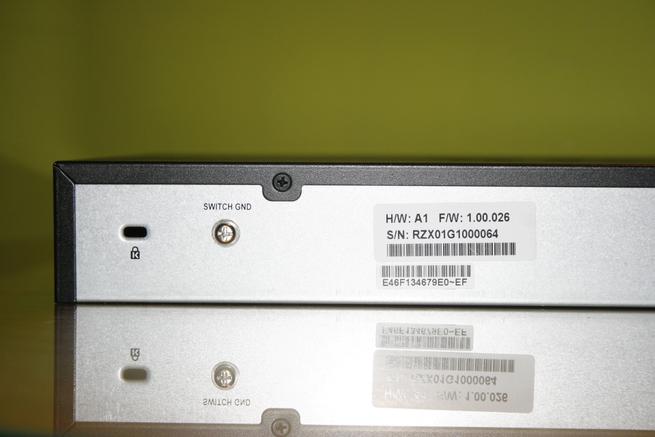 Trasera del switch 10G D-Link DXS-1100-10TS con todo detalle