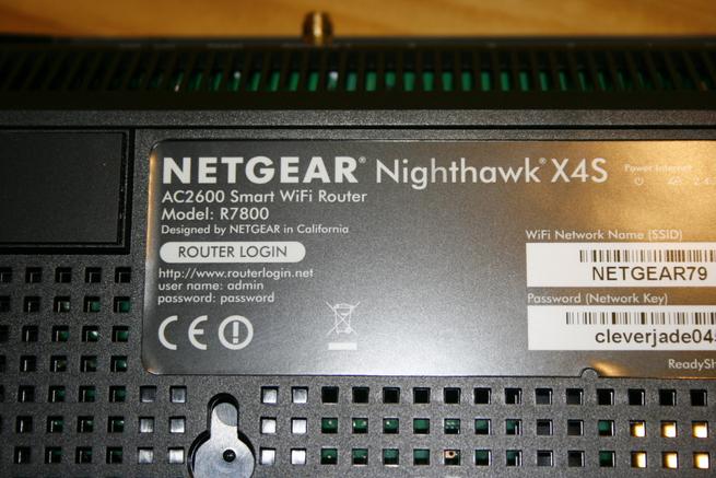 Conoce la pegatina del router Vemos en detalle el puerto eSATA del router neutro NETGEAR R7800 para acceder a él