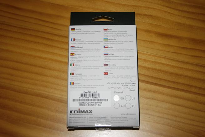 Trasera de la caja del adaptador Wi-Fi Edimax EW-7822ULC