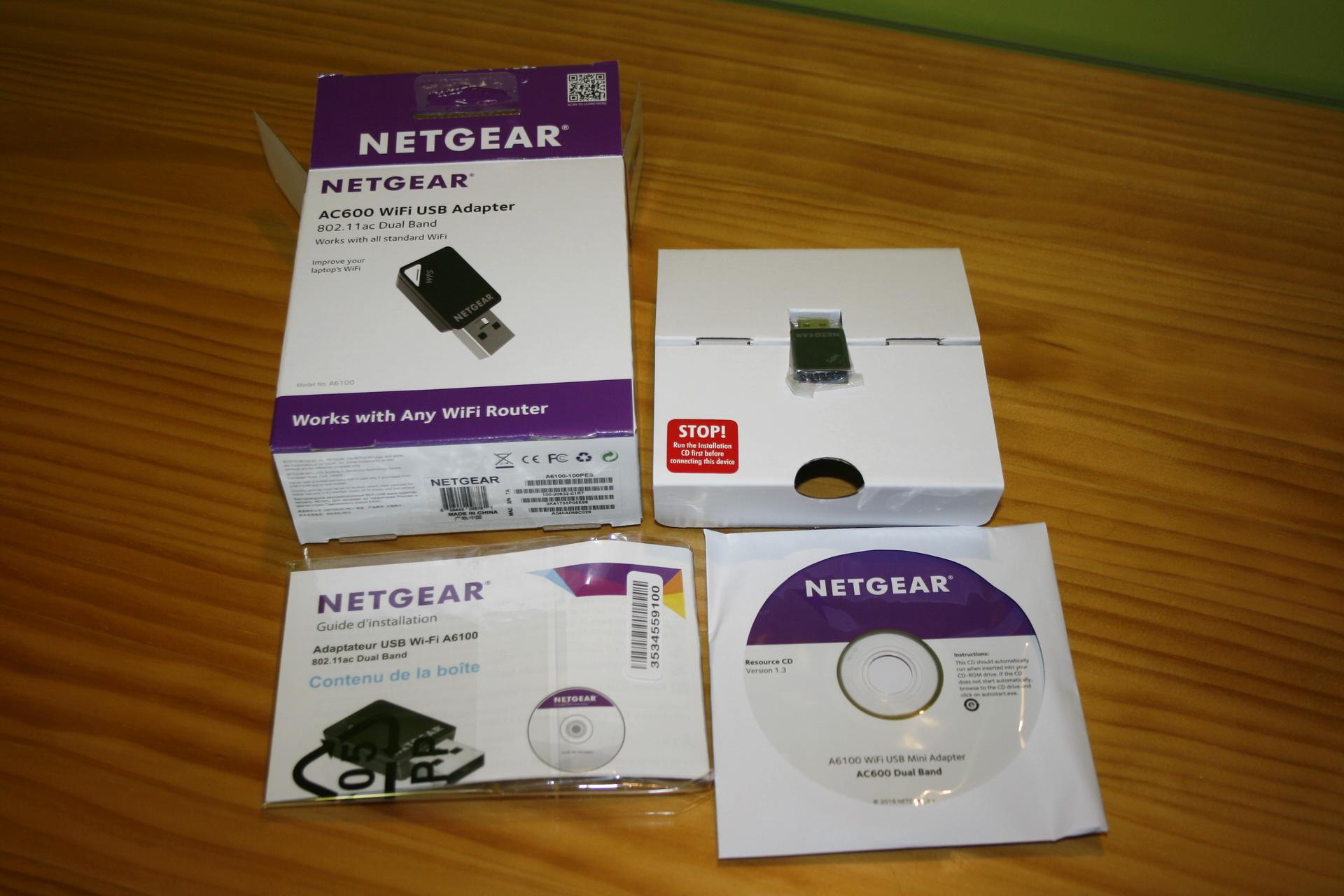 Contenido de la caja del adaptador Wi-Fi NETGEAR A6100