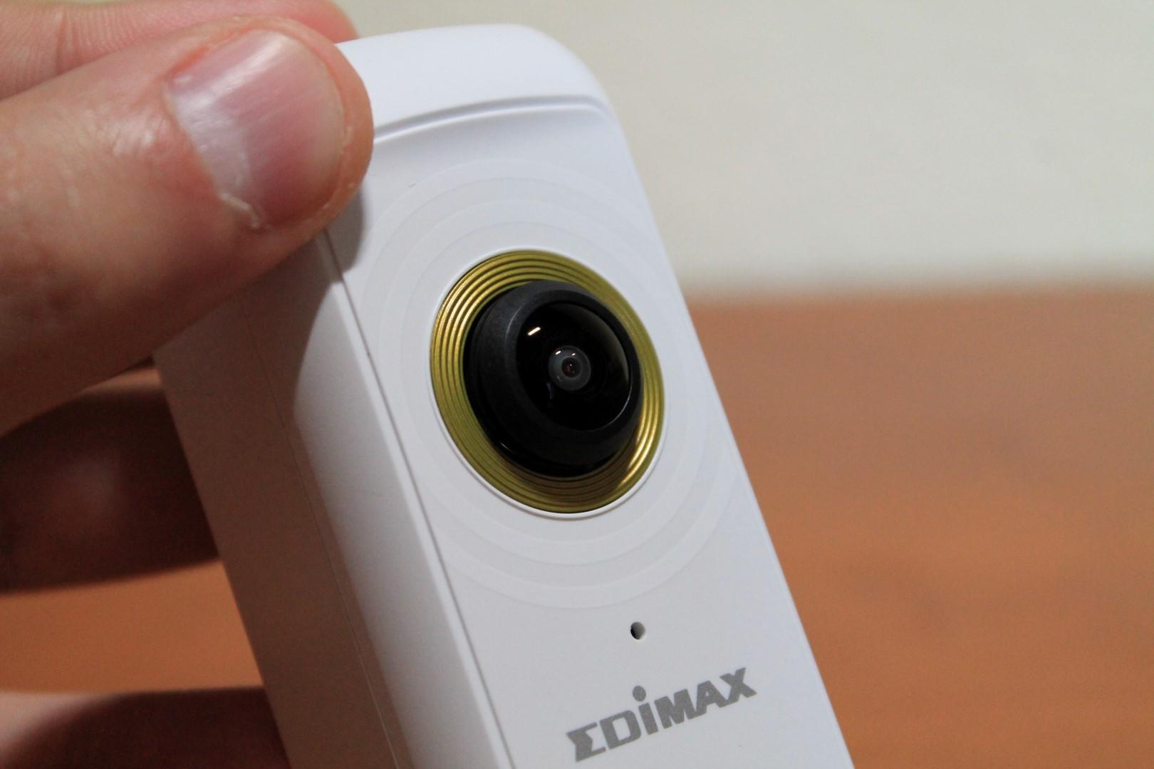 Detalle de la lente de la cámara IP incluida en el pack Edimax IC-5170GC
