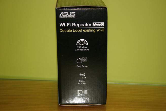 Lateral derecho de la caja del repetidor Wi-Fi ASUS RP-AC51