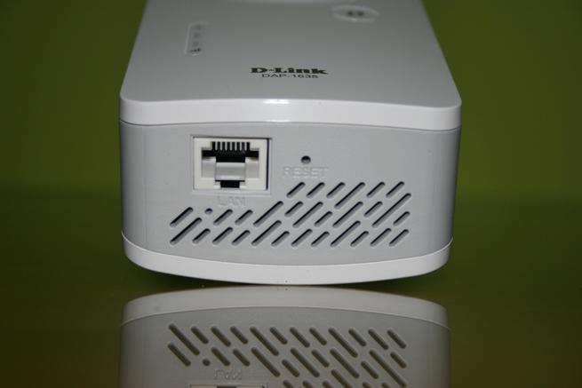 Puerto Gigabit Ethernet y botón de RESET del D-Link DAP-1635