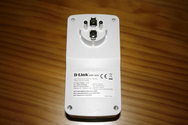 Trasera del repetidor Wi-Fi D-Link DAP-1635