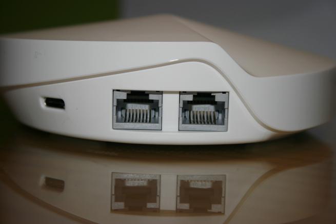 Puertos Gigabit Ethernet del TP-Link Deco M5 en detalle