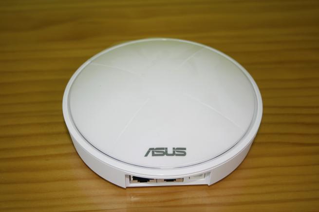 Frontal del dispositivo ASUS Lyra Mini