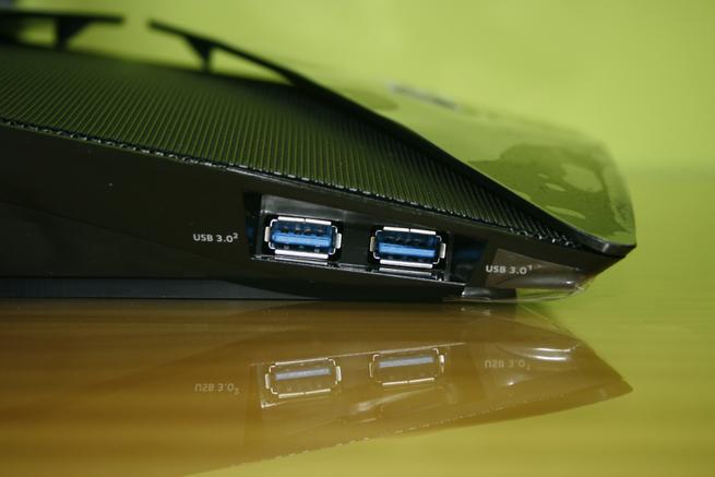 Puertos USB 3.0 de alto rendimiento del NETGEAR R9000 Nighthawk X10