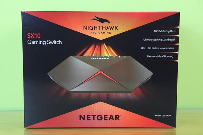 Frontal de la caja del switch gaming NETGEAR Nighthawk GS810EMX