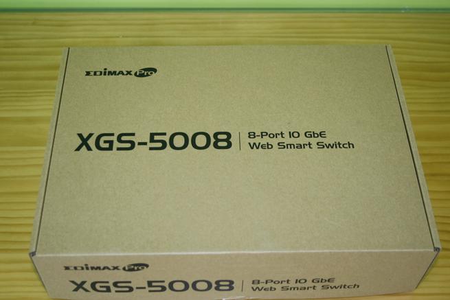 Frontal de la caja del switch 10Gigabit Edimax XGS-5008