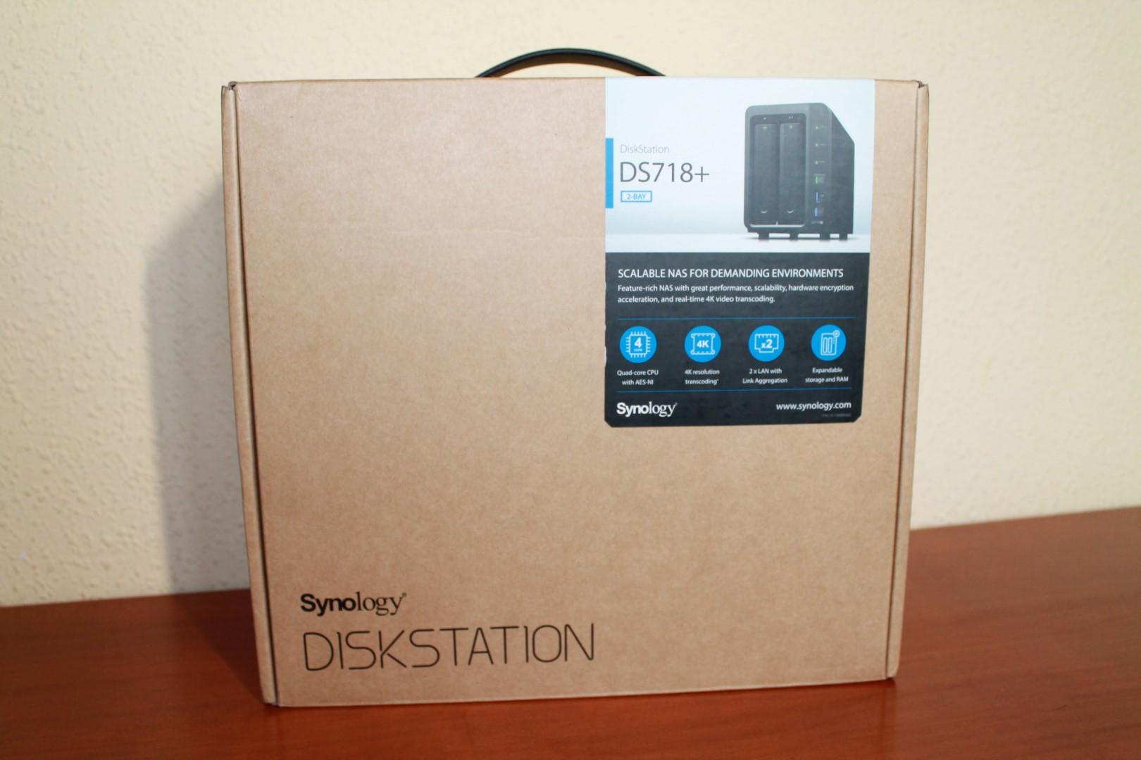Synology DS718+ imagen frontal de la caja