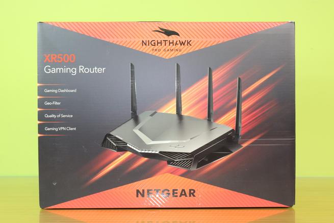 Frontal de la caja del router NETGEAR Nighthawk Pro Gaming XR500 de alto rendimiento