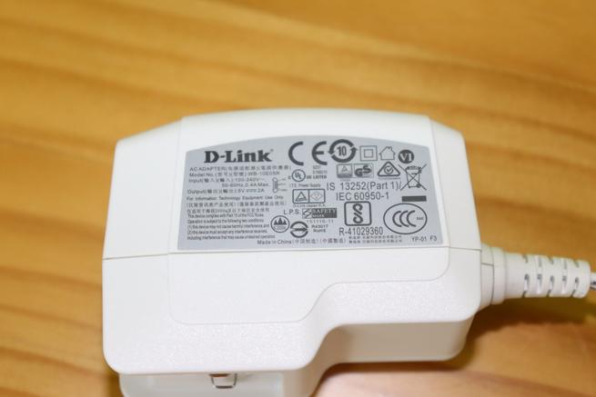 Transformador de corriente de la D-Link DCS-8525LH en detalle
