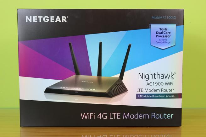 Frontal de la caja del router 4G de alto rendimiento NETGEAR Nighthawk R7100LG