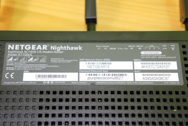 Pegatina del router 4G NETGEAR Nighthawk R7100LG en detalle