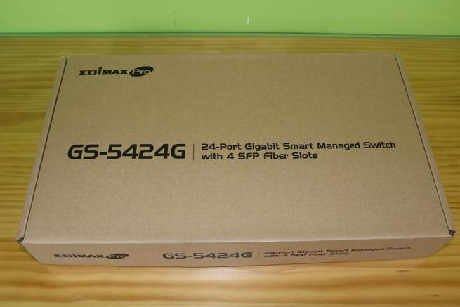 Frontal de la caja del switch gestionable Edimax GS-5424G