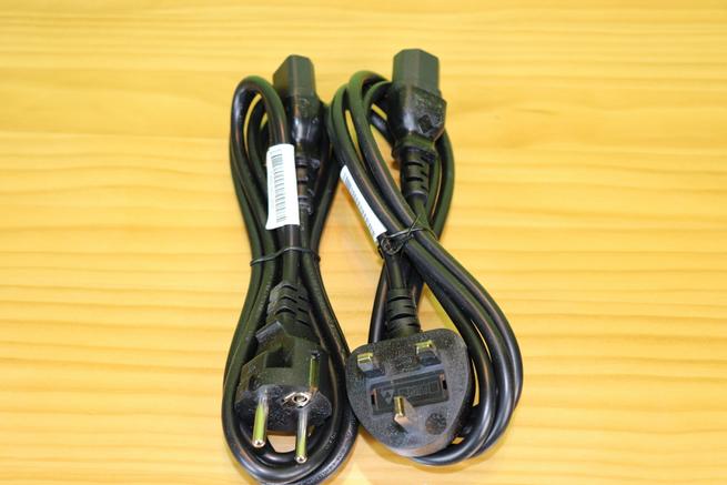 Vista del cable de alimentación del switch NETGEAR GS108LP