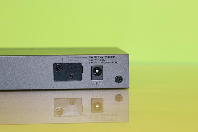Conector de alimentación del switch no gestionable NETGEAR GS108LP