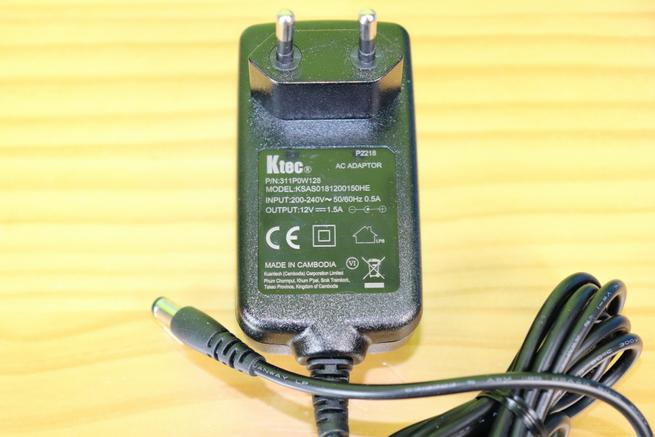 Transformador de corriente del router AVM FRITZ!Box 7530 en detalle