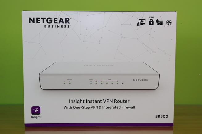 Frontal de la caja del router profesional NETGEAR Insight Instant VPN Router BR500
