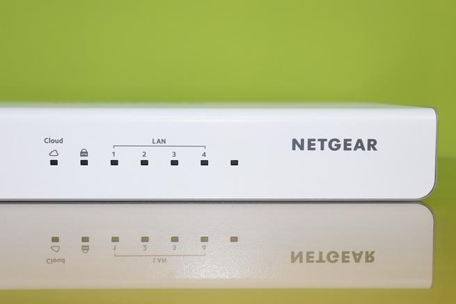 LEDs de Cloud, VPN y LAN del router NETGEAR Insight Instant VPN Router BR500