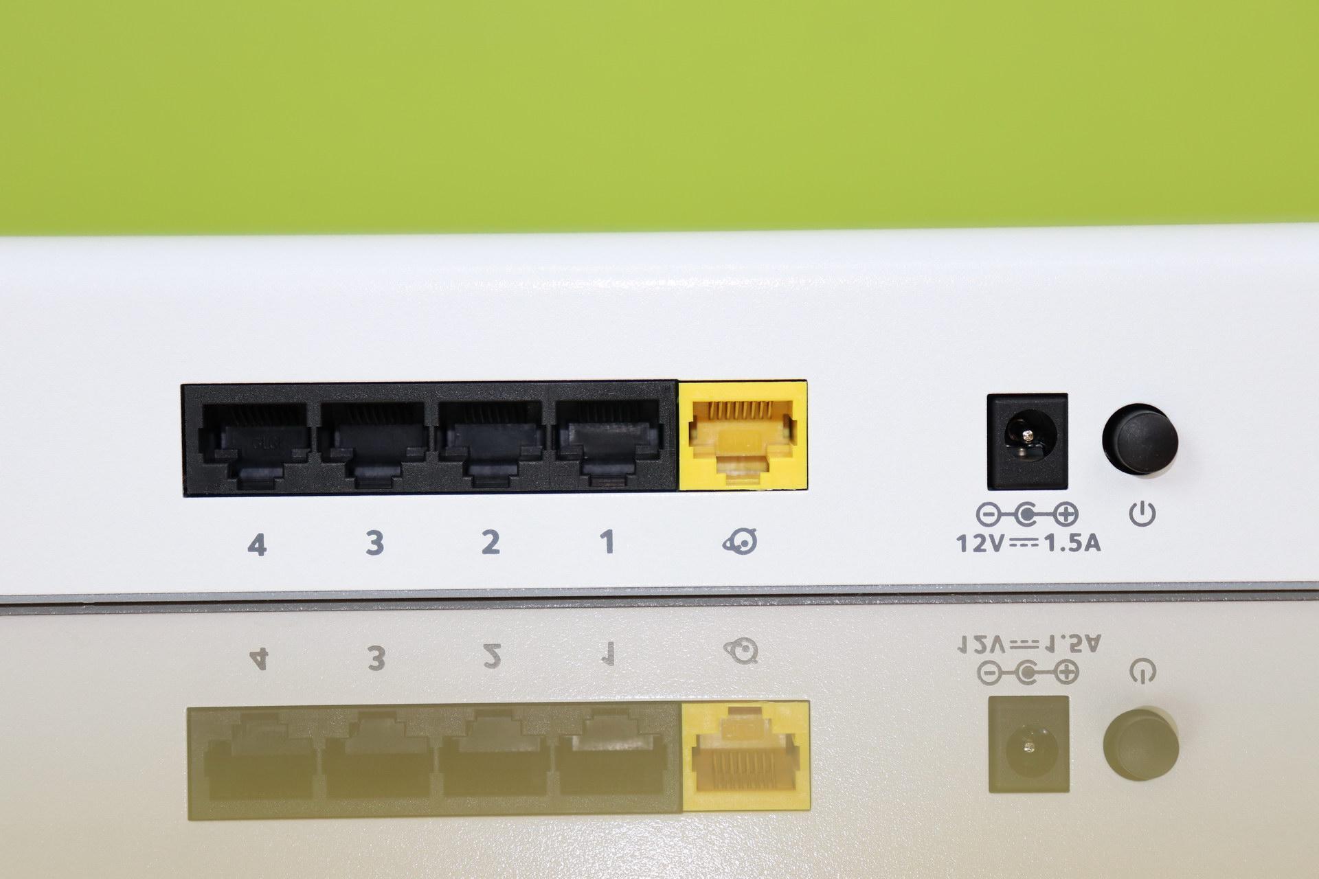 Puertos LAN Gigabit Ethernet y WAN Gigabit del router NETGEAR Insight Instant VPN Router BR500
