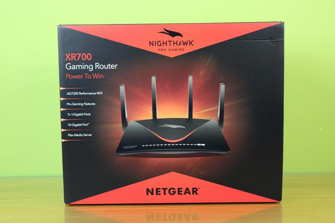Frontal de la caja del router gaming NETGEAR Nighthawk Pro Gaming XR700