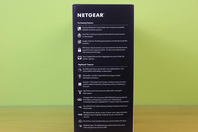 Lateral izquierdo de la caja del router gaming NETGEAR Nighthawk Pro Gaming XR700