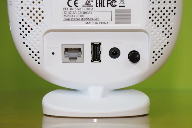Puertos y botones de la base de cámaras IP D-Link DCS-2802KT en detalle