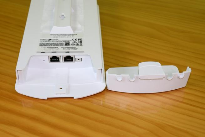 Tapa de los puertos Gigabit Ethernet del AP profesional Edimax OAP1300