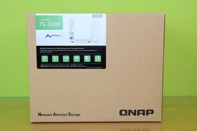 Frontal del servidor NAS QNAP TS-332X con sus especificaciones