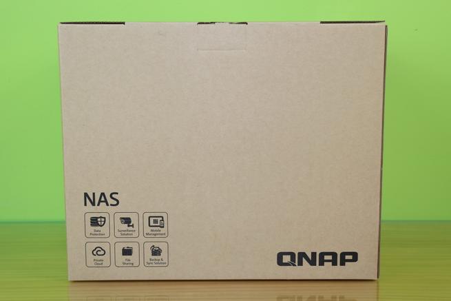 Trasera de la caja del servidor NAS QNAP TS-332X en detalle