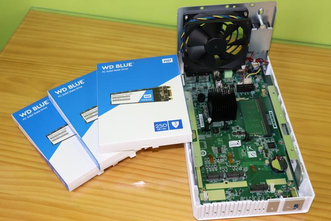 Discos M.2 SSD WD Blue para instalarlos en el servidor NAS QNAP TS-332X