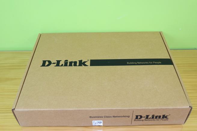 Frontal de la caja del switch L3 D-Link DGS-3130-30TS