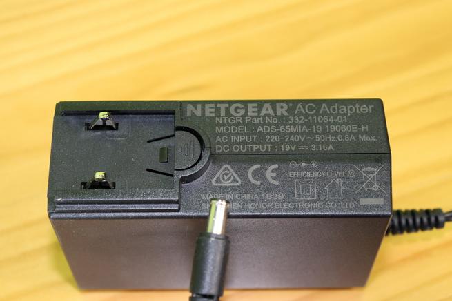 Transformador de corriente del router neutro NETGEAR Nighthawk AX8 RAX80