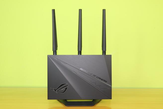 Frontal del router gaming ASUS ROG Rapture GT-AC2900