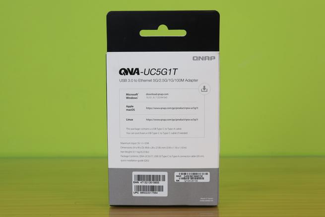 Trasera de la caja del adaptador USB 3.0 a puerto 5GbE QNAP QNA-UC5G1T con las características software