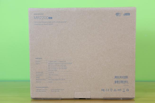 Trasera de la caja del router Mesh Synology MR2200ac con las características técnicas