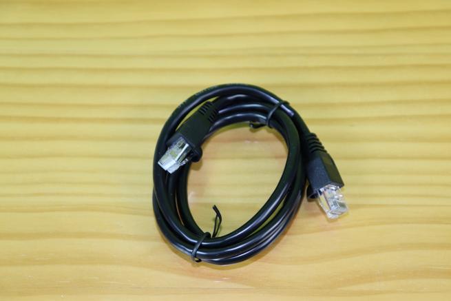 Cable de red Ethernet del router Mesh Synology MR2200ac en detalle