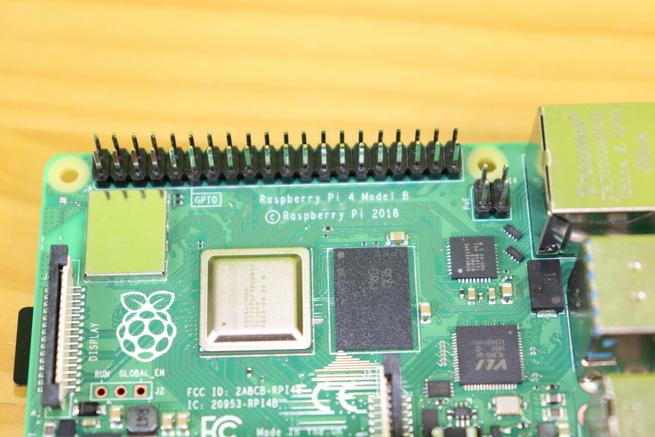 Modelo grabado en la placa de la Raspberry Pi 4
