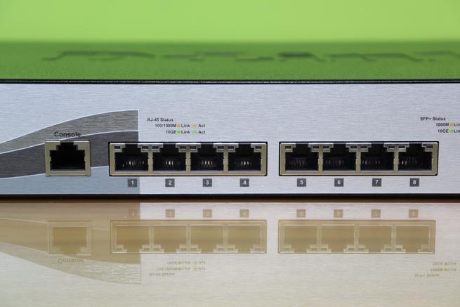 Puertos 10GBASE-T del switch gestionable D-Link DXS-1210-10TS