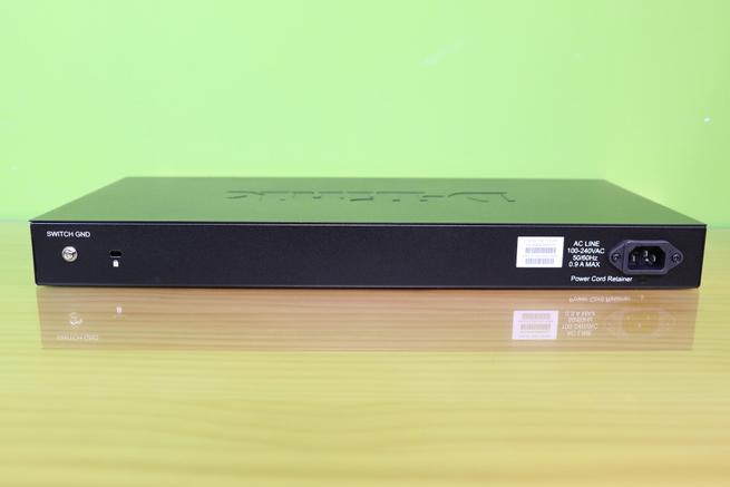 Trasera del switch 10G D-Link DXS-1210-10TS en detalle