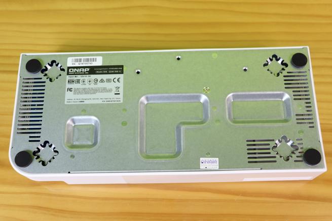 Inferior del switch 10G QNAP QSW-308-1C