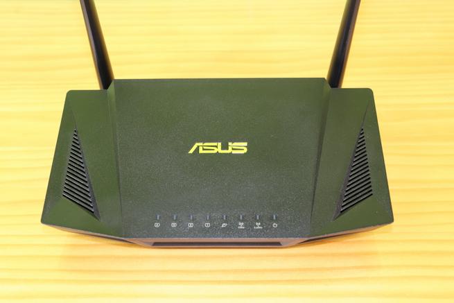 Frontal del router Wi-Fi 6 ASUS RT-AX56U en detalle