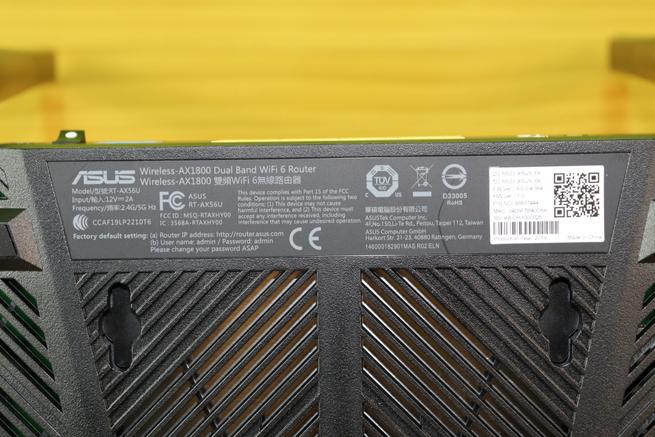 Pegatina del router con información de administración del ASUS RT-AX56U
