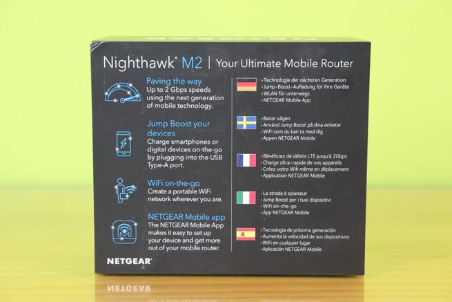 Parte trasera de la caja del router MiFi 4G NETGEAR Nighthawk M2