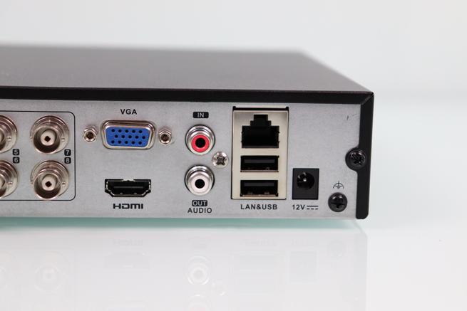 Entrada y salida de audio, puerto Fast-Ethernet, USB 2.0 y alimentación del DVR ANNKE sistema de videovigilancia 1080p
