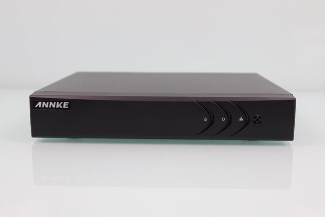 Frontal del DVR en el ANNKE sistema de videovigilancia 1080p