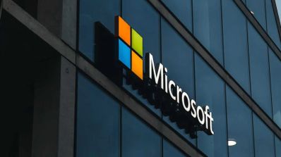 logo de microsoft en las oficinas centrales